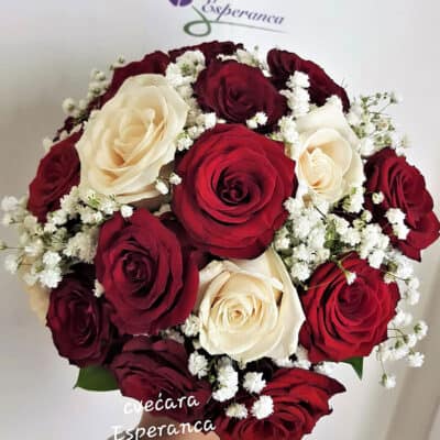 Bidermajer – Ruža bež i crvena, gipsofila, dekoracija