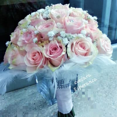 Bidermajer – Ruža, gipsofila, perje, dekoracija