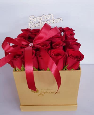 sifra115 box of flowers cvece u kutiji 613 Cvećara Esperanca
