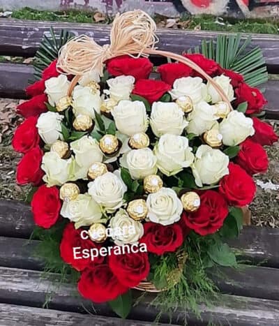 sifra kc51cvetni aranzman ruze u korpi 744 Cvećara Esperanca