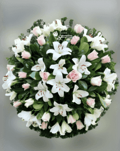 Cvetni aranzman Venac,izradjen od Ljiljana i Ruza
