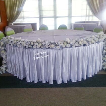 Ikebana, niz od kala, hrizantema, gipsofile, ruža