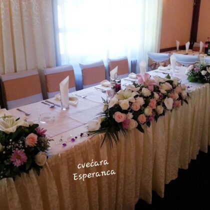 Ikebana za mladenački sto