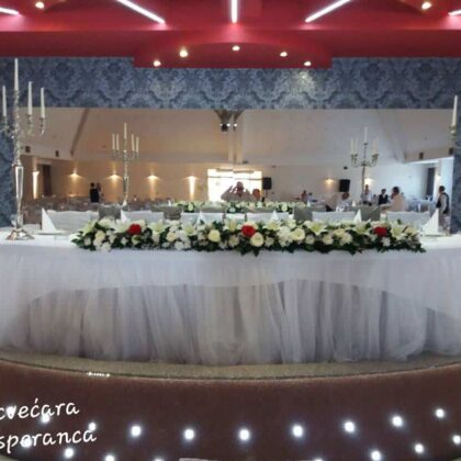 Ikebana za mladenački sto